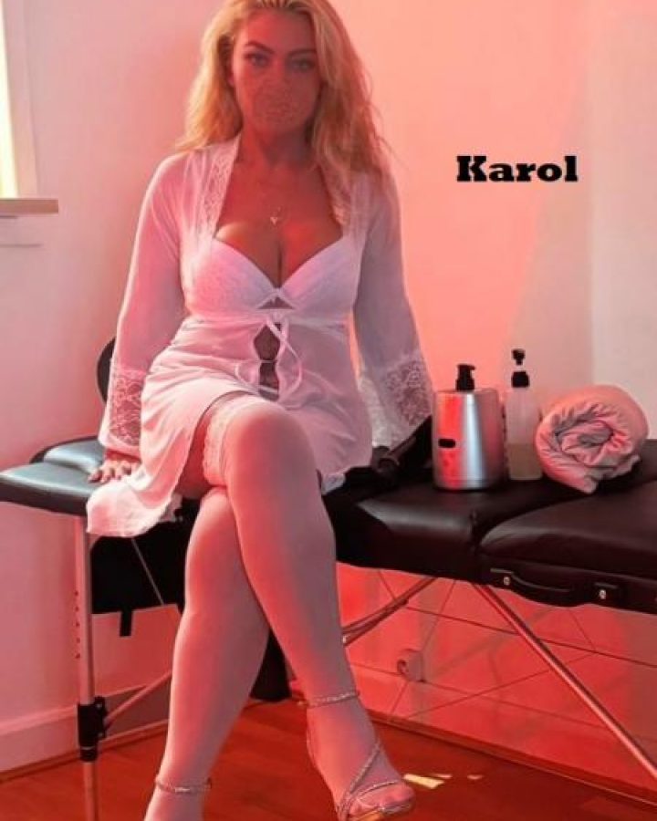 MASSAGE NATURISTE SUR TABLE AVEC DES PIERRES CHAUD — photo 2