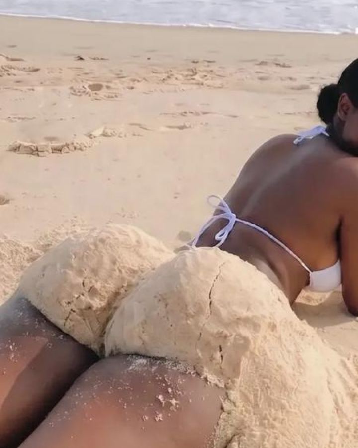 Sisi Jolie Black, sensual et pulpeuse — photo 2