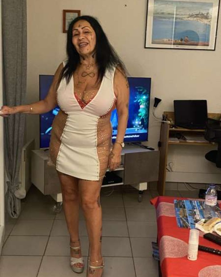 femme mure tres forte poitrine — photo 1
