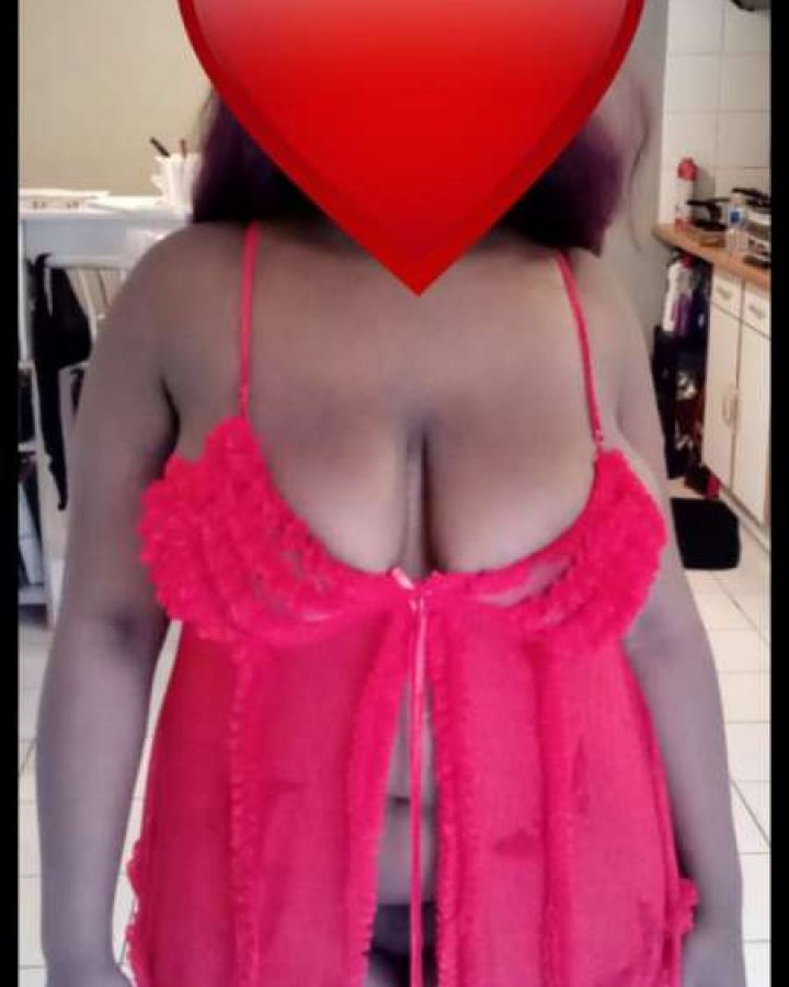 Rencontre coquine avec étudiante ronde et black — photo 1