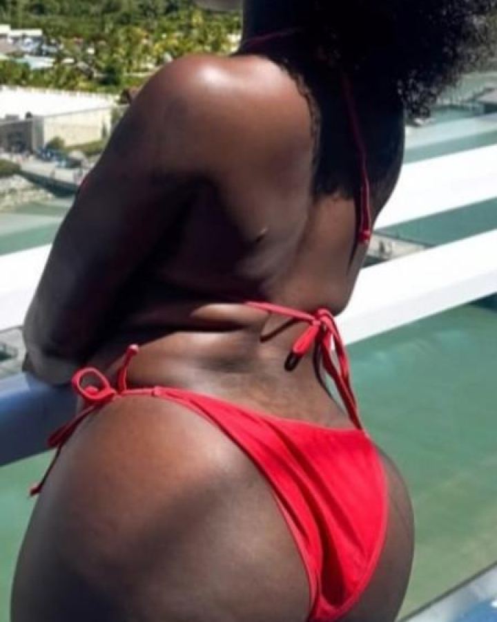 Sisi Jolie Black, sensual et pulpeuse — photo 3